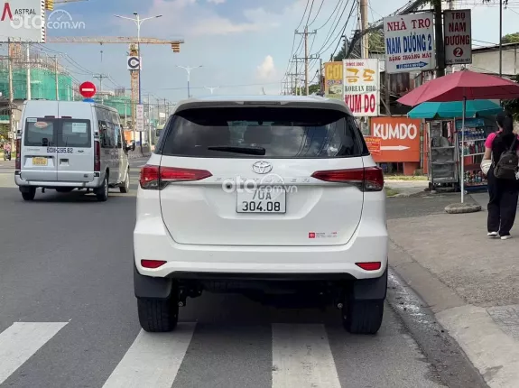 Toyota Fortuner 2.4 MT 4x2 2021 - Máy dầu số sàn một chủ đi chuẩn 5 ngàn kilomet