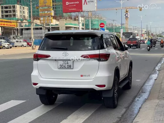 Toyota Fortuner 2.4 MT 4x2 2021 - Máy dầu số sàn một chủ đi chuẩn 5 ngàn kilomet