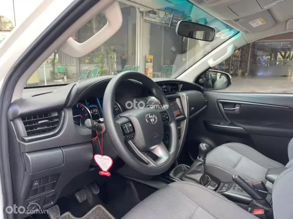 Toyota Fortuner 2.4 MT 4x2 2021 - Máy dầu số sàn một chủ đi chuẩn 5 ngàn kilomet