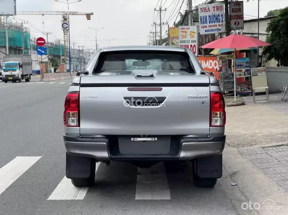 Toyota Hilux 2.4E 4x4 MT 2017 - Số sàn một chủ đi chuẩn 40 ngàn kilomet