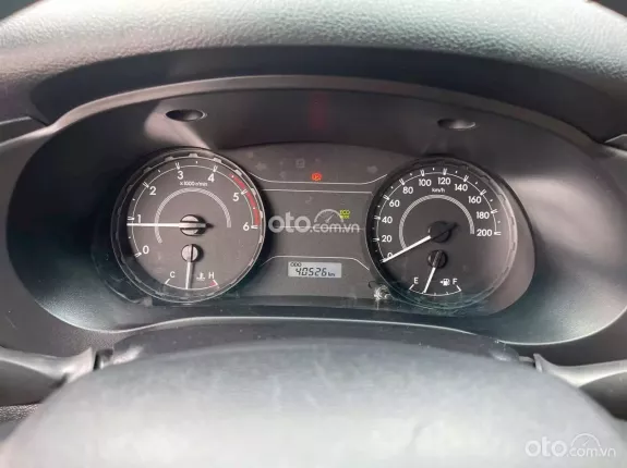 Toyota Hilux 2.4E 4x4 MT 2017 - Số sàn một chủ đi chuẩn 40 ngàn kilomet