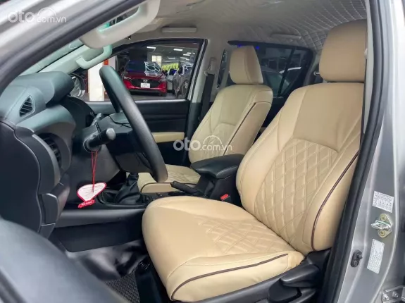 Toyota Hilux 2.4E 4x4 MT 2017 - Số sàn một chủ đi chuẩn 40 ngàn kilomet