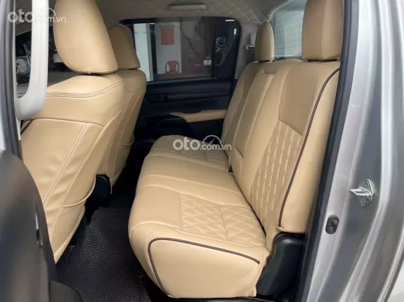 Toyota Hilux 2.4E 4x4 MT 2017 - Số sàn một chủ đi chuẩn 40 ngàn kilomet