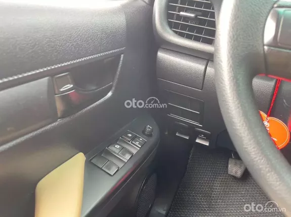 Toyota Hilux 2.4E 4x4 MT 2017 - Số sàn một chủ đi chuẩn 40 ngàn kilomet