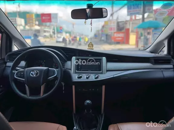 Toyota Innova 2.0E 2018 - Số sàn một chủ đi chuẩn 8 vạn kilomet