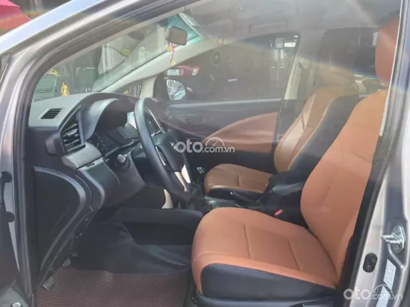 Toyota Innova 2.0E 2018 - Số sàn một chủ đi chuẩn 8 vạn kilomet