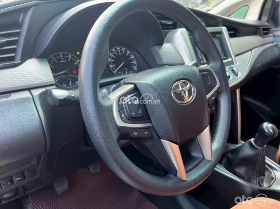 Toyota Innova 2.0E 2018 - Số sàn một chủ đi chuẩn 8 vạn kilomet
