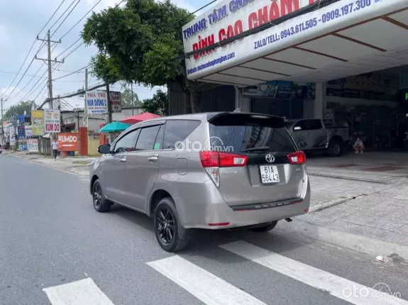 Toyota Innova 2.0E 2018 - Số sàn một chủ đi chuẩn 10 vạn kilomet