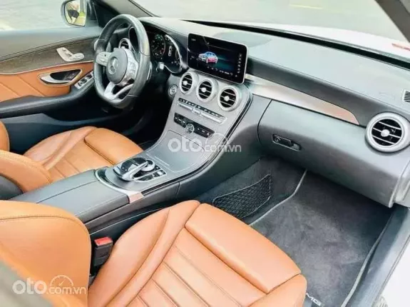 Mercedes-Benz C300 AMG 2019 - Siêu lướt