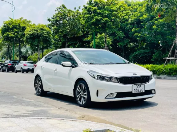 Kia Cerato 1.6 AT Premium 2017 - 5,2v form 2018 có sạc ko dây