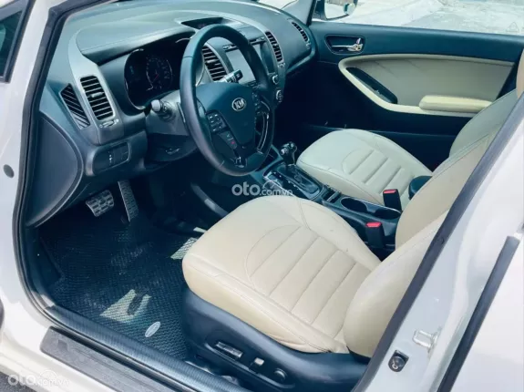 Kia Cerato 1.6 AT Premium 2017 - 5,2v form 2018 có sạc ko dây