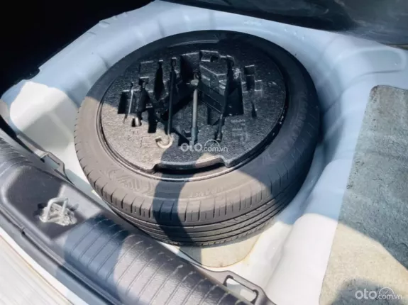 Kia Cerato 1.6 AT Premium 2017 - 5,2v form 2018 có sạc ko dây