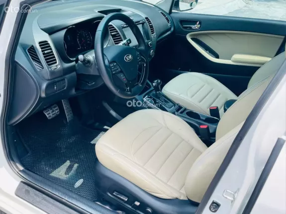 Kia Cerato 1.6 AT Premium 2017 - 5,2v form 2018 có sạc ko dây