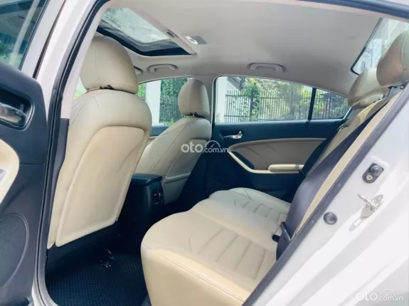 Kia Cerato 1.6 AT Premium 2017 - 5,2v form 2018 có sạc ko dây
