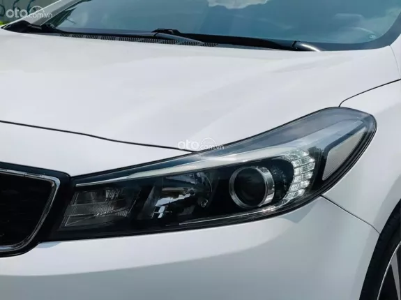 Kia Cerato 1.6 AT Premium 2017 - 5,2v form 2018 có sạc ko dây