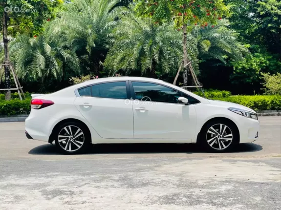 Kia Cerato 1.6 AT Premium 2017 - 5,2v form 2018 có sạc ko dây