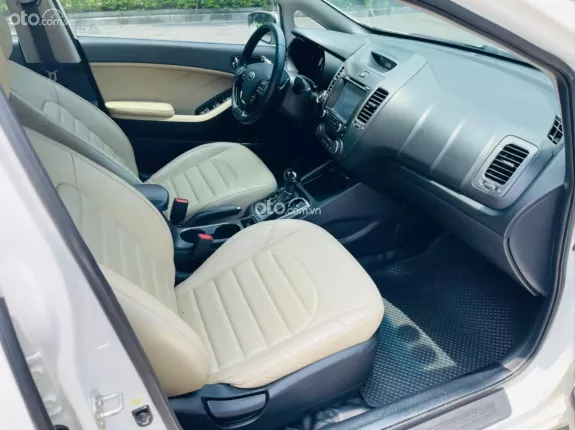 Kia Cerato 1.6 AT Premium 2017 - 5,2v form 2018 có sạc ko dây