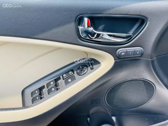 Kia Cerato 1.6 AT Premium 2017 - 5,2v form 2018 có sạc ko dây