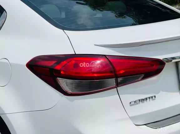 Kia Cerato 1.6 AT Premium 2017 - 5,2v form 2018 có sạc ko dây