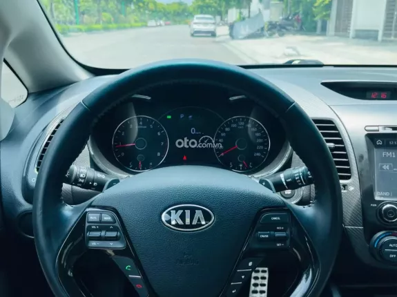 Kia Cerato 1.6 AT Premium 2017 - 5,2v form 2018 có sạc ko dây