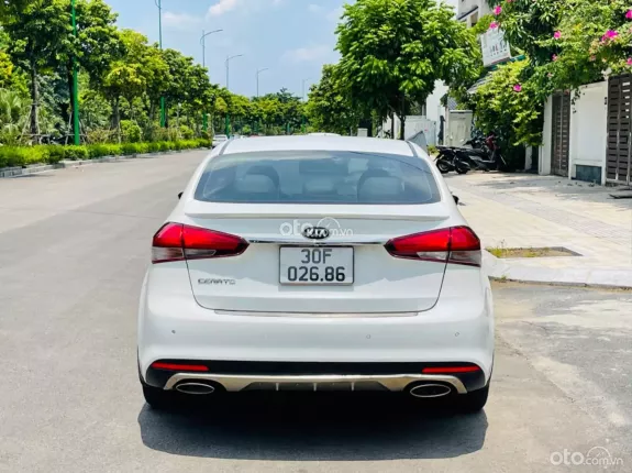 Kia Cerato 1.6 AT Premium 2017 - 5,2v form 2018 có sạc ko dây