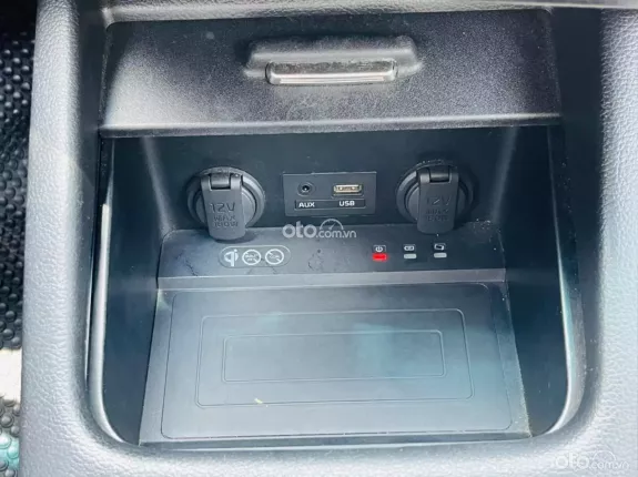 Kia Cerato 1.6 AT Premium 2017 - 5,2v form 2018 có sạc ko dây