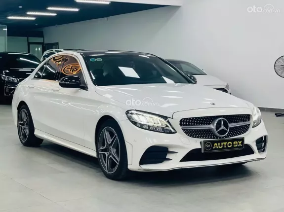 Mercedes-Benz C180 AMG 2020 - Xe màu Trắng - Nội thất Đen