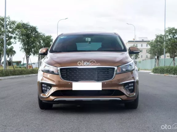 Kia Sedona 2.2 Luxury 2021 - Số tự động, máy dầu, màu nâu