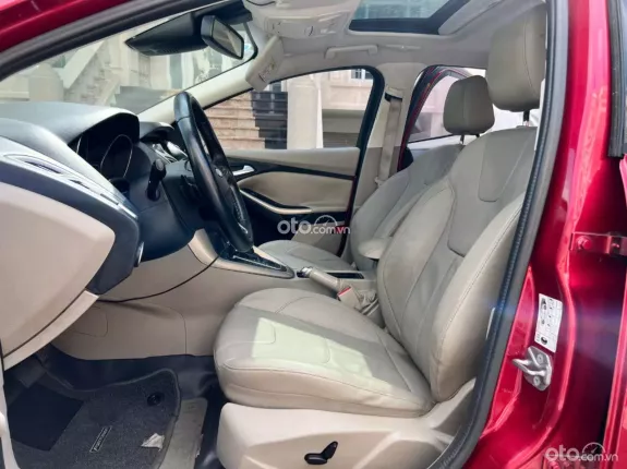 Ford Focus Titanium 2017 - Màu đỏ chất đẹp bao sang tên