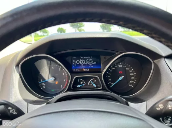 Ford Focus Titanium 2017 - Màu đỏ chất đẹp bao sang tên