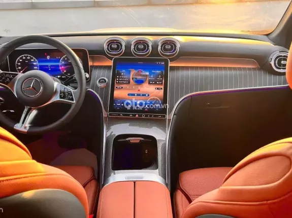 Mercedes-Benz GLC 200 2025 - GIAO NGAY TRỪ THẲNG 190 TRIỆU - TẶNG QUÀ MERCEDES 100 TRIỆU - BANK 90%