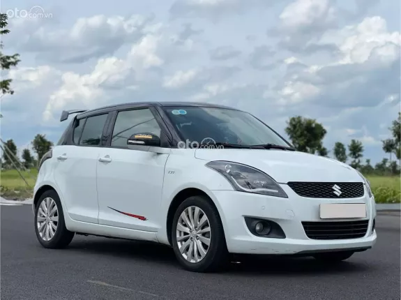 Suzuki Swift 1.4 AT 2016 - Nhiều đồ chơi thể thao
