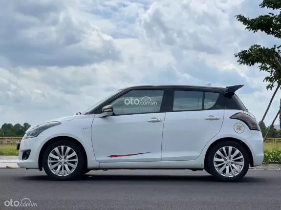 Suzuki Swift 1.4 AT 2016 - Nhiều đồ chơi thể thao