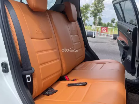 Suzuki Swift 1.4 AT 2016 - Nhiều đồ chơi thể thao