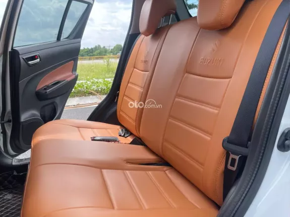 Suzuki Swift 1.4 AT 2016 - Nhiều đồ chơi thể thao