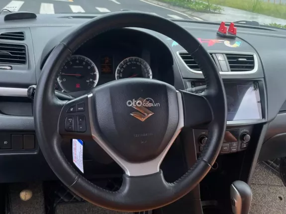Suzuki Swift 1.4 AT 2016 - Nhiều đồ chơi thể thao
