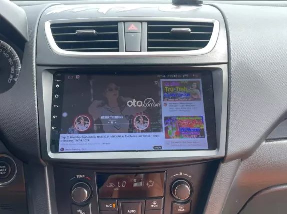 Suzuki Swift 1.4 AT 2016 - Nhiều đồ chơi thể thao