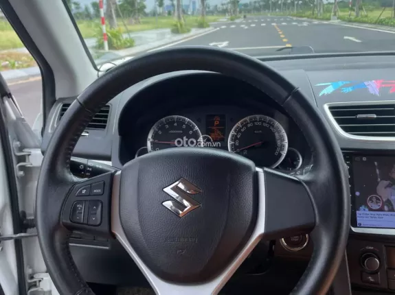 Suzuki Swift 1.4 AT 2016 - Nhiều đồ chơi thể thao