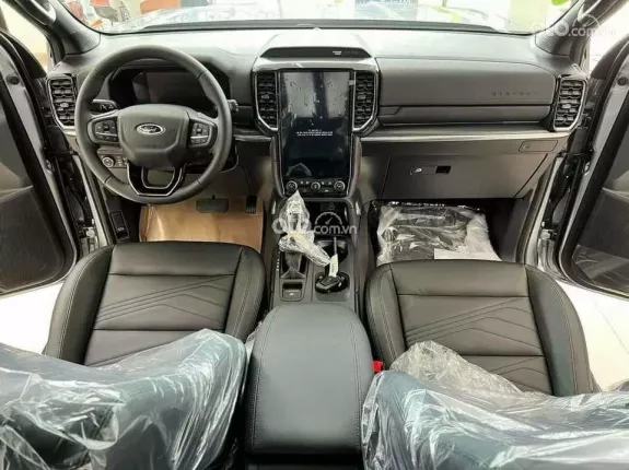 Ford Ranger XLS 2.0L 4x2 AT 2024 - Giảm 50% thuế trước bạ + Khuyến mại giảm giá + Tặng phụ kiện Bảo hiểm chính hãng