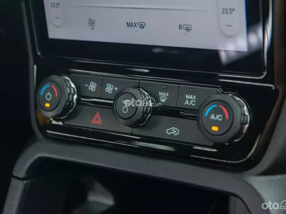 Ford Ranger Wildtrak 2.0l bi-turbo 4x4 10 AT 2024 - Giảm 50% thuế trước bạ + Khuyến mại giảm giá + Tặng phụ kiện Bảo hiểm chính hãng