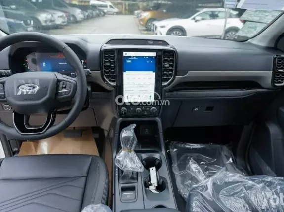 Ford Everest Titanium 2.0 AT 4x2 2024 - Khuyến mại giảm giá + Tặng phụ kiện Bảo hiểm chính hãng