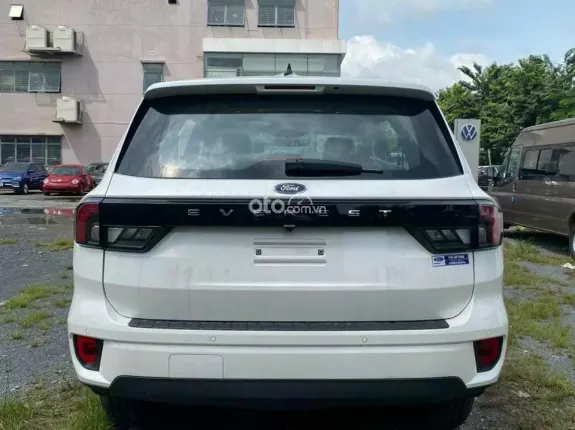Ford Everest Ambiente 2.0 AT 4x2 2024 - Giảm 100% thuế Trước Bạ + Tặng phụ kiện Bảo hiểm chính hãng
