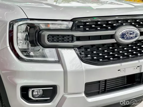 Ford Ranger XLS 2.0L 4x4 AT 2024 - Giảm 50% thuế trước bạ + Khuyến mại giảm giá + Tặng phụ kiện Bảo hiểm chính hãng