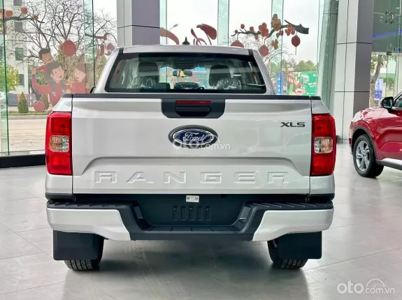 Ford Ranger XLS 2.0L 4x4 AT 2024 - Giảm 50% thuế trước bạ + Khuyến mại giảm giá + Tặng phụ kiện Bảo hiểm chính hãng