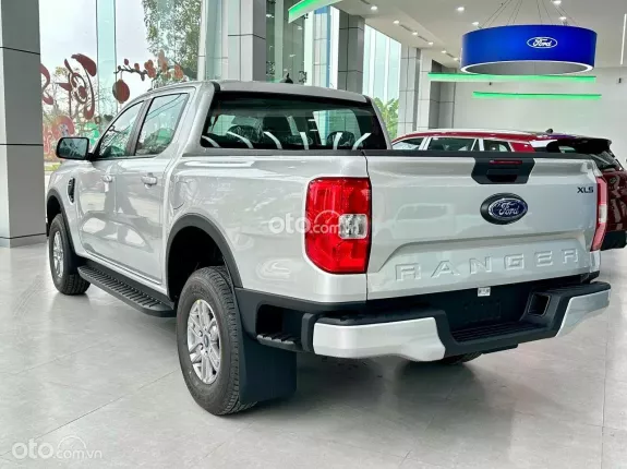 Ford Ranger XLS 2.0L 4x4 AT 2024 - Giảm 50% thuế trước bạ + Khuyến mại giảm giá + Tặng phụ kiện Bảo hiểm chính hãng