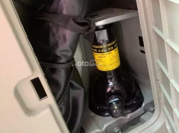 Toyota Innova 2011 - Xe đẹp, giá tốt, trang bị options đẹp, giấy tờ theo xe đầy đủ