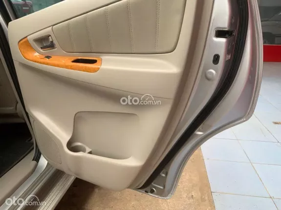 Toyota Innova 2011 - Xe đẹp, giá tốt, trang bị options đẹp, giấy tờ theo xe đầy đủ