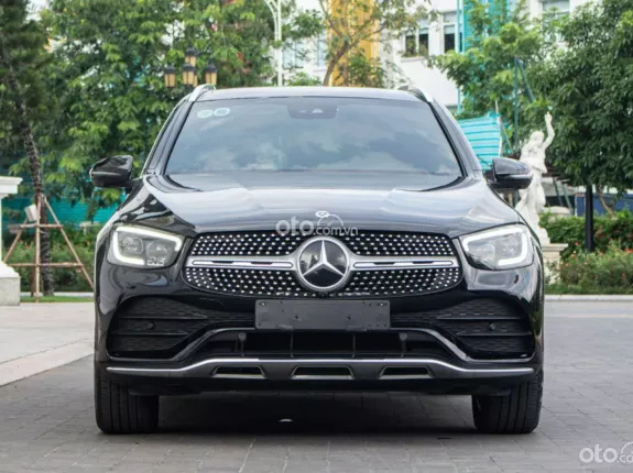 Mercedes-Benz GLC 300 4Matic V1 2022 - 10200km Bản v1 nâng cấp options, đen đen siêu sạch, mới thay dầu 1 lần