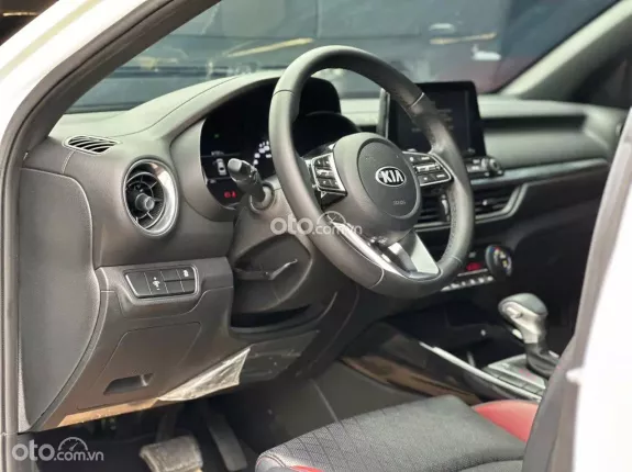 Kia Cerato 2.0 AT Premium 2021 - Odo: 11.000km bank 70% xe đẹp không lỗi