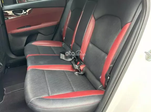Kia Cerato 2.0 AT Premium 2021 - Odo: 11.000km bank 70% xe đẹp không lỗi
